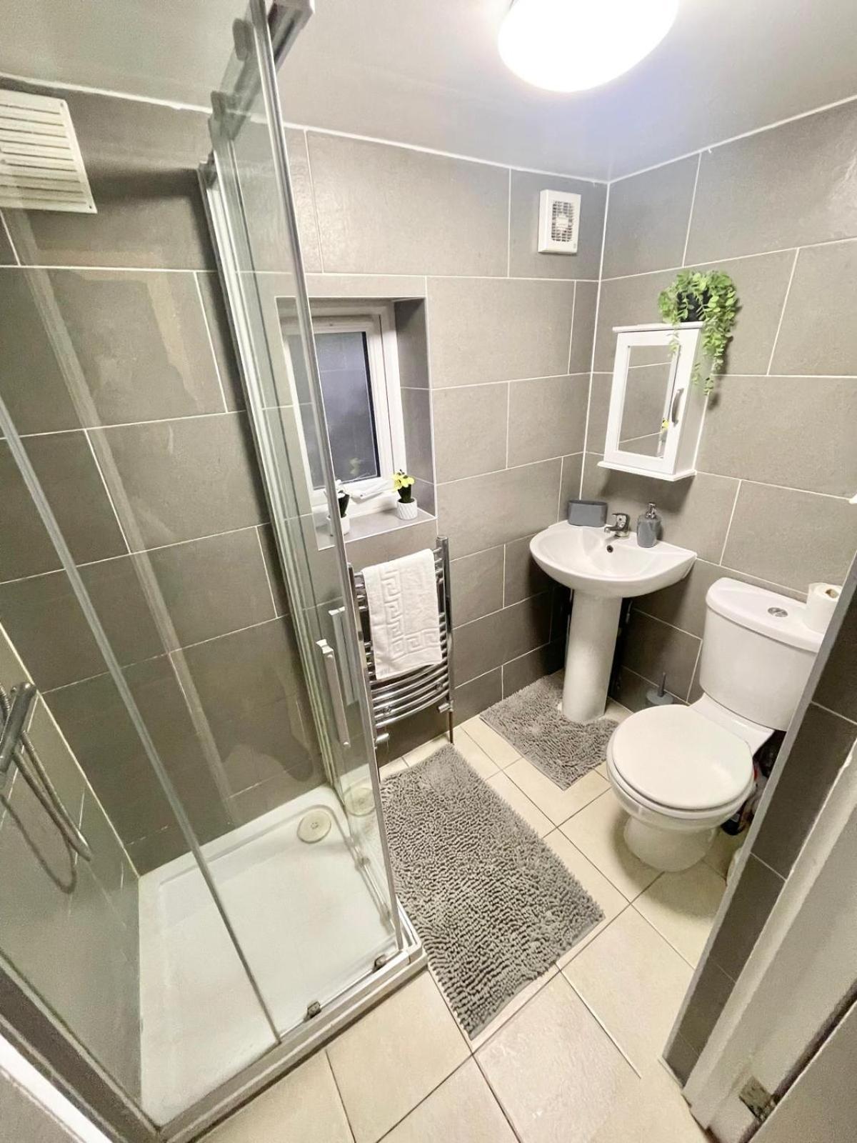 Apartament Flat With Private Patio In Stratford *