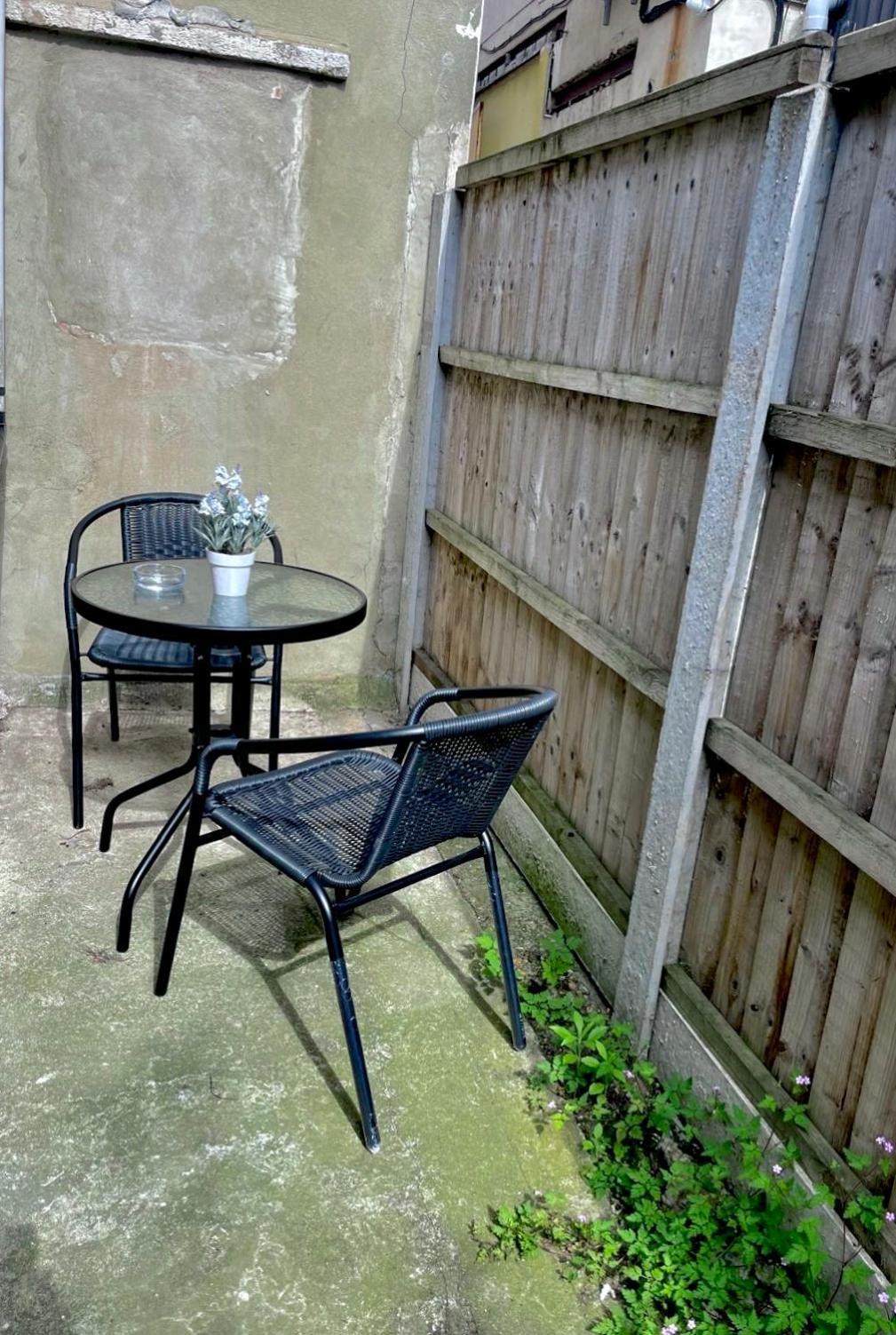 Flat With Private Patio In Stratford * Londra